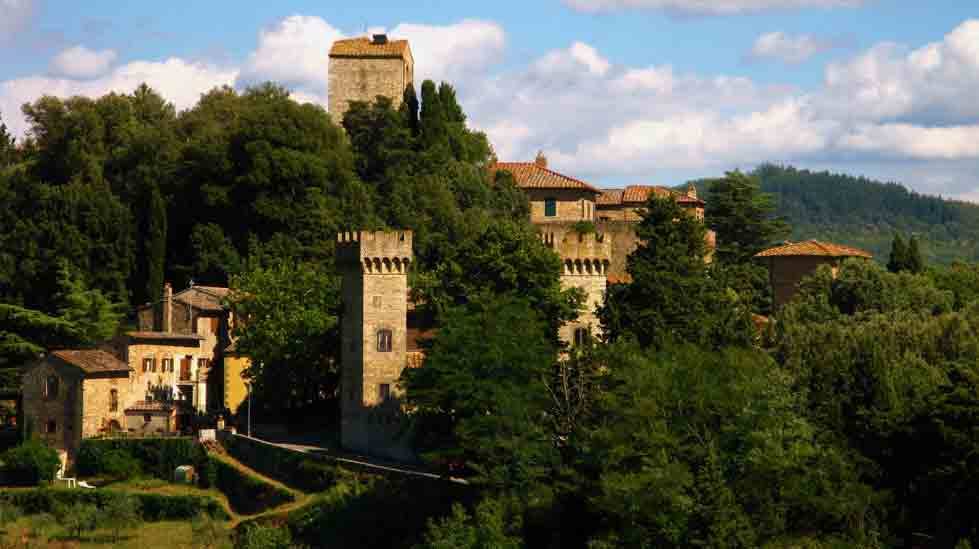 Castello di Verrazzano, torri medievali in pietra tra i boschi del Chianti