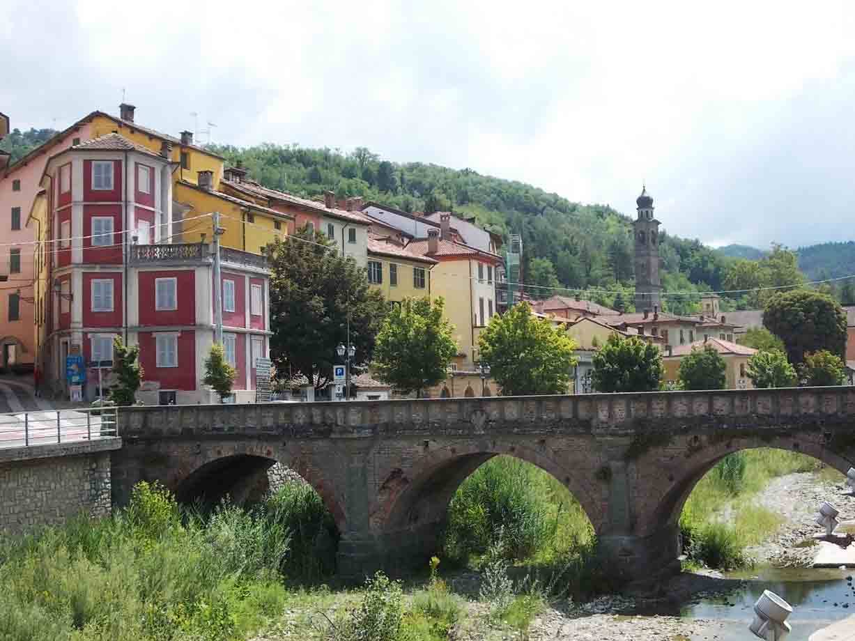 Una giornata di relax alle piscine, tra arte e buona tavola: gita a San Sebastiano Curone