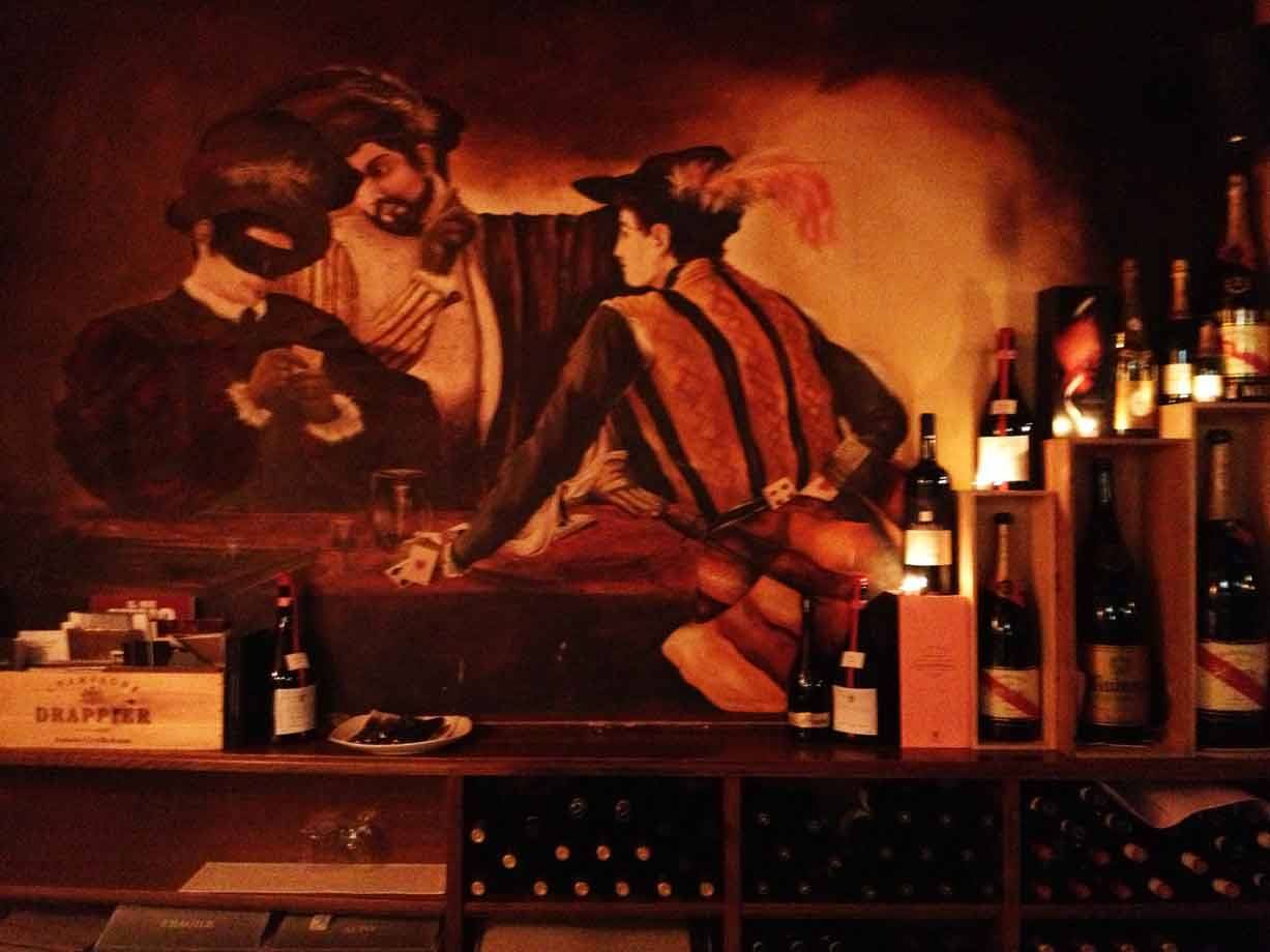 Dipinto di gioco d'azzardo veneziano con personaggi mascherati, bottiglie di vino esposte