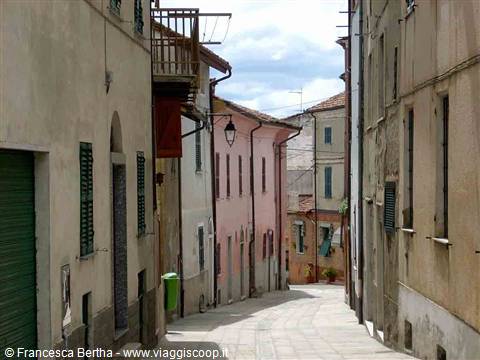 Una via di Carpeneto