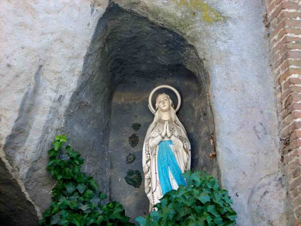 Una bellissima edicola votiva