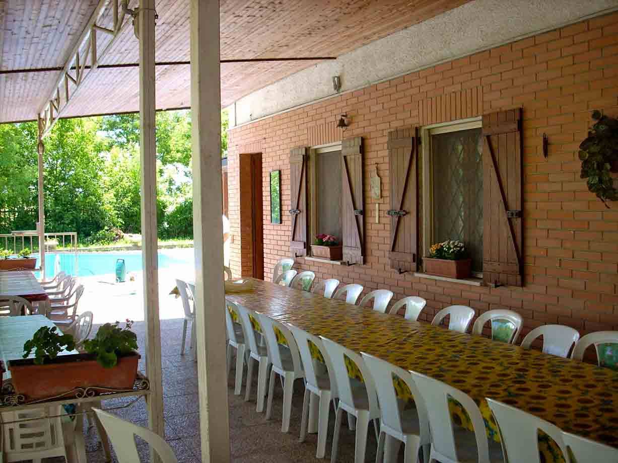 Il dehor dell'Agriturismo Arlecchino di Casal Cermelli