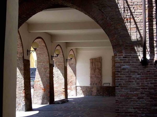 Le arcate del Palazzo Comunale