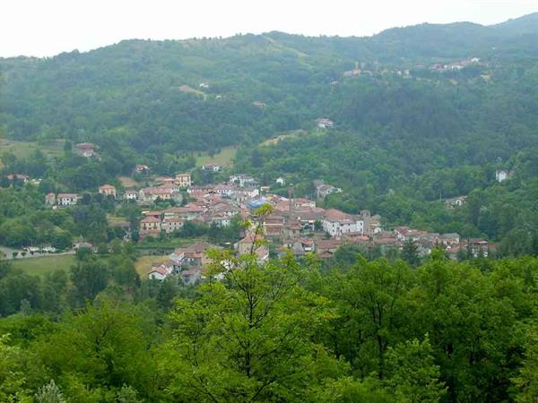 Veduta di Grognardo dal percorso blu