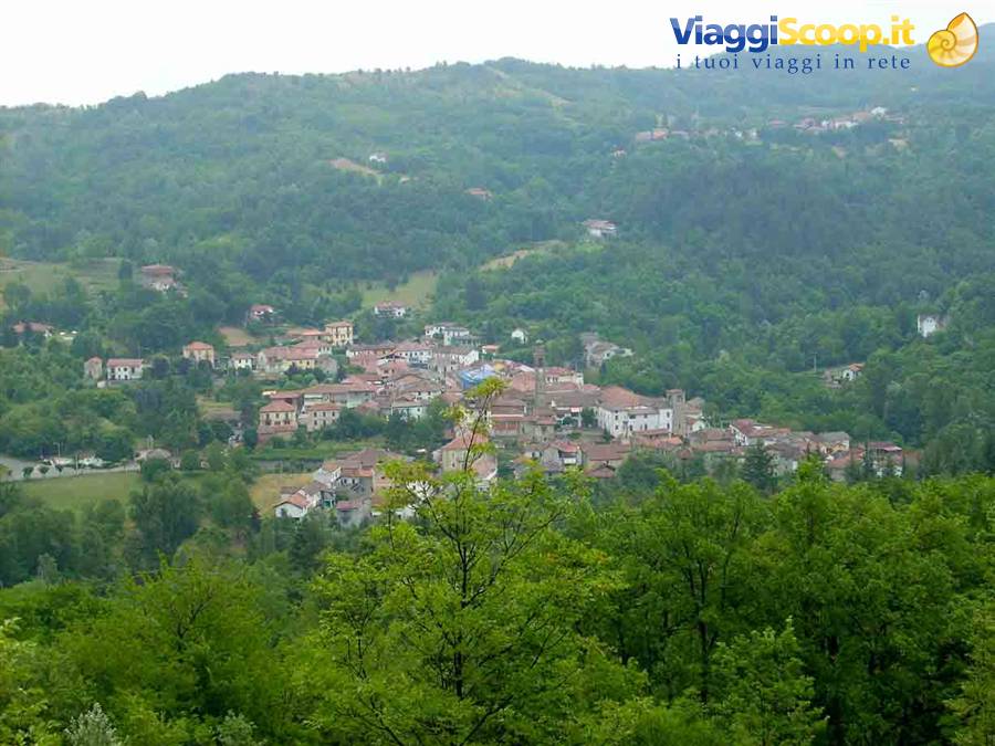 Veduta di Grognardo dal percorso blu