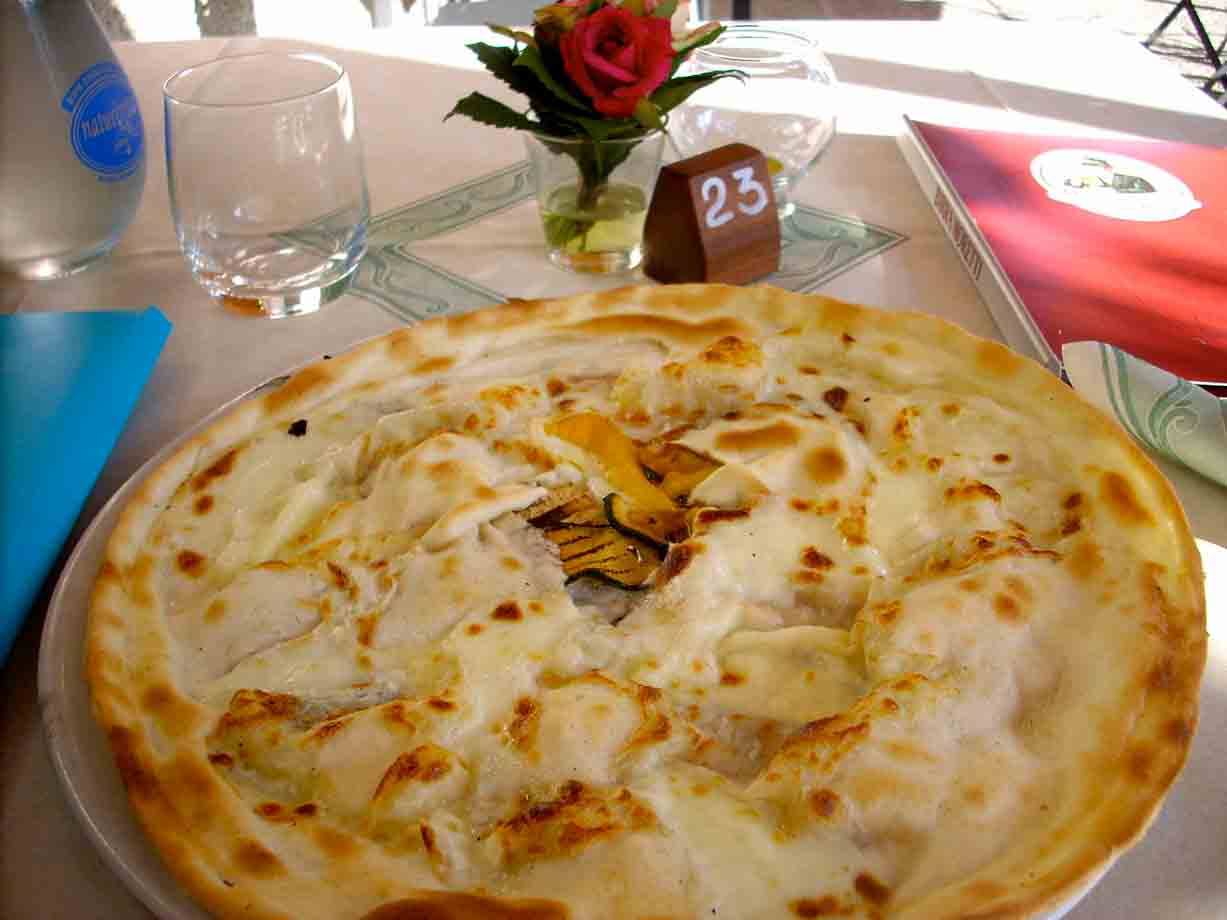 La meravigliosa focaccia al formaggio Contadina