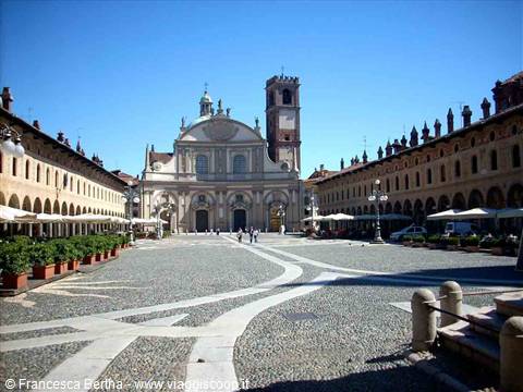 A passeggio con Ludovico Il Moro, e di sera dalle aragoste: Una giornata a Vigevano