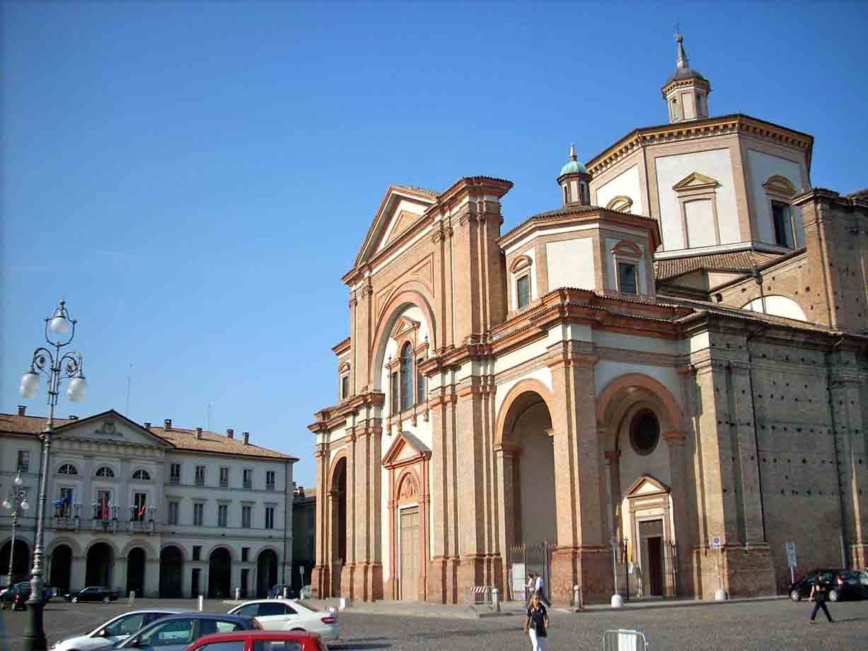 Piazza Duomo, Voghera