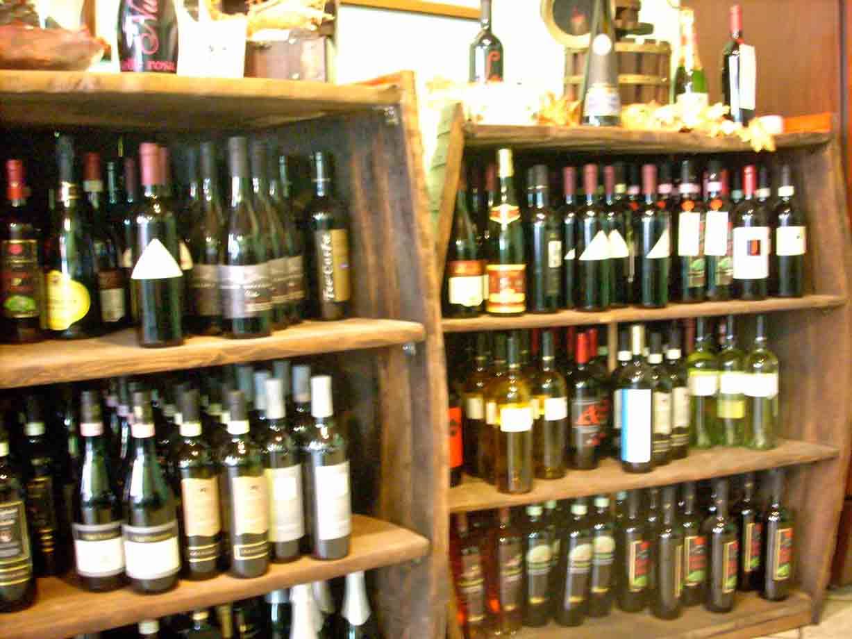 Ampia scelta di vini presso il Ristorante Grotta di Ovada
