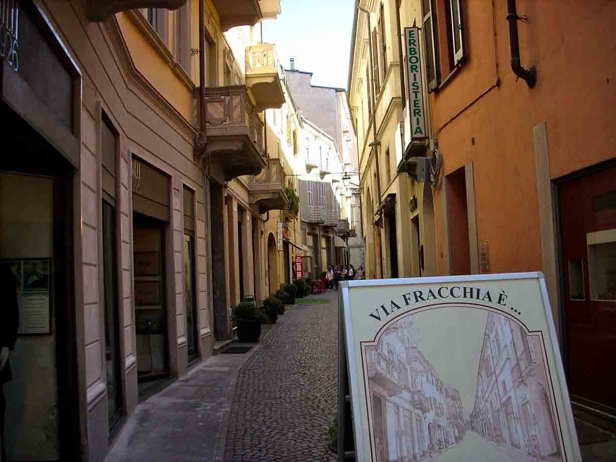 La via dello shopping
