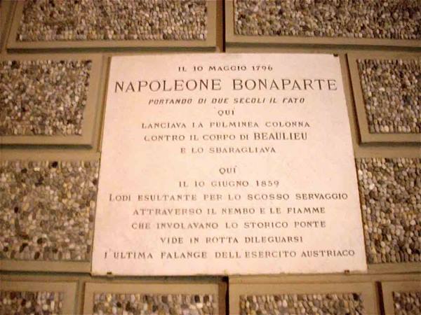 La lapide che ricorda la battaglia napoleonica del ponte di Lodi