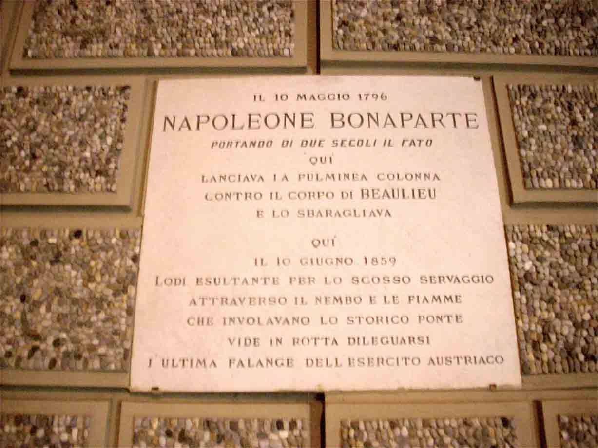La lapide che ricorda la battaglia napoleonica del ponte di Lodi