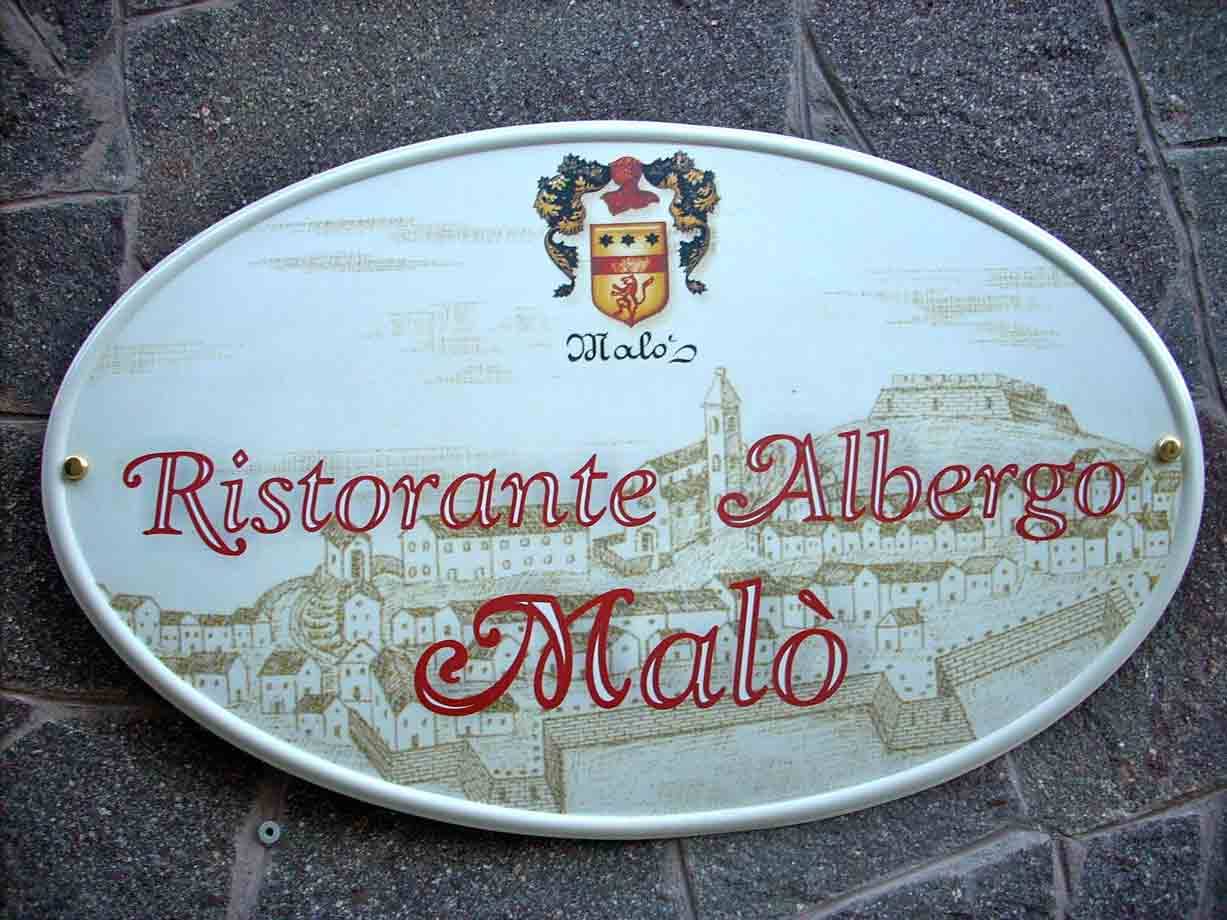 L'insegna dell'Albergo Ristorante Malò