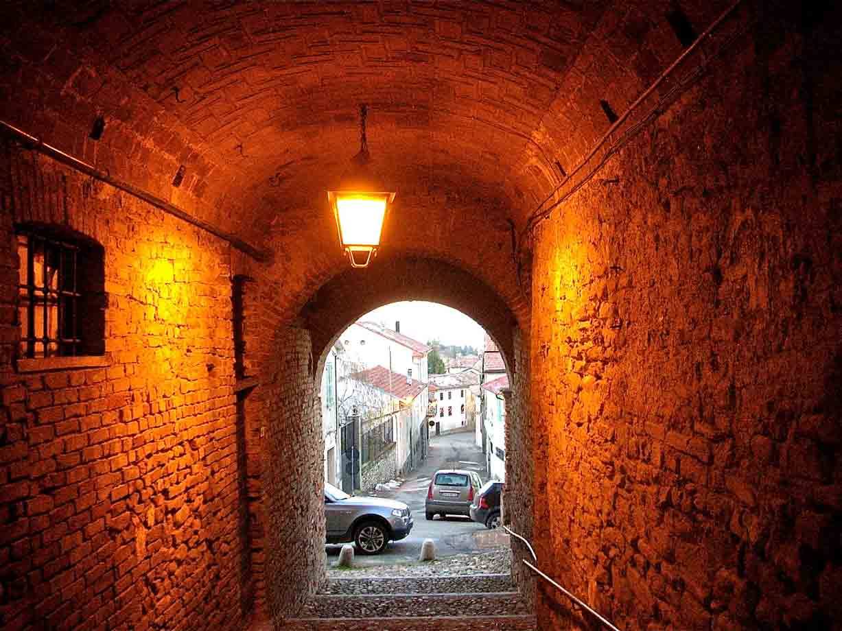 L'arco che porta nella piazza principale