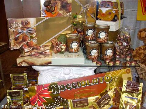 Una vetrina dedicata al cioccolato di Novi