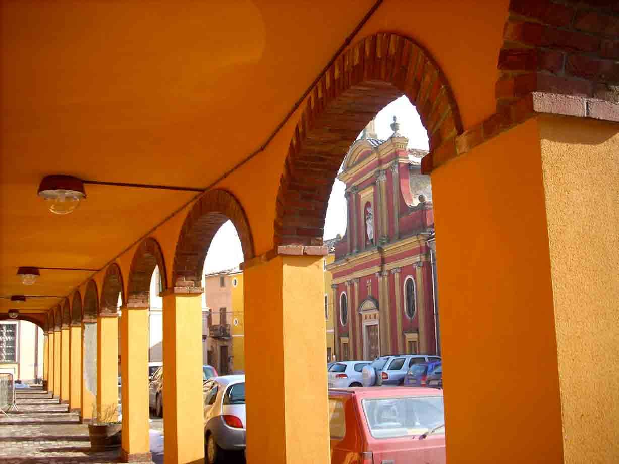 Sotto i portici nel centro storico