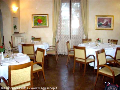 Nelle sale del Ristorante Villa Roma