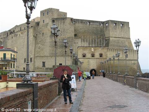 www.viaggiericordi.com - Castel dell'Ovo