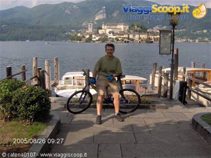 l'isola vista dalla piazzetta salotto di orta