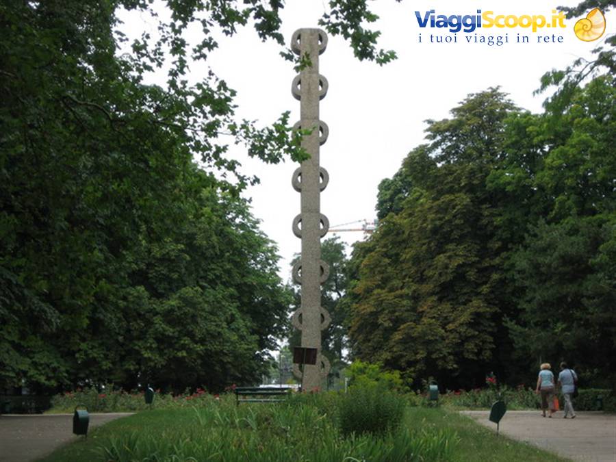 Romania: Bucarest Stele commemorativa