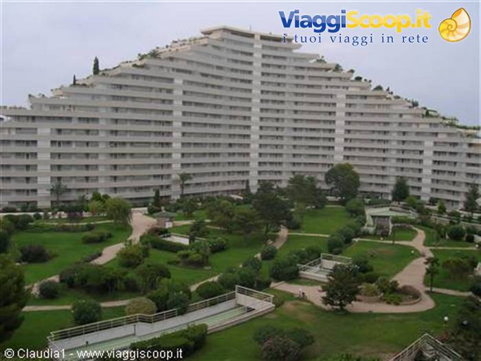 La piramide di Villeneuve Loubet