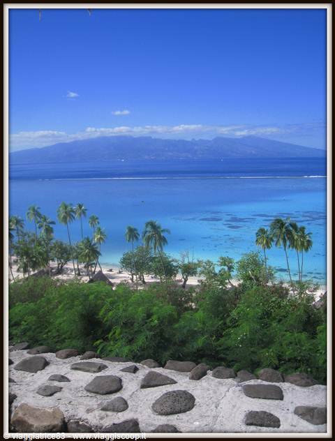 Spiaggia del Sofitel Moorea uno sguardo verso Tahiti