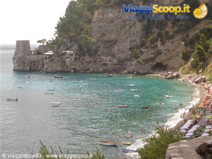 la spiaggia sotto la Torre di Clavel 