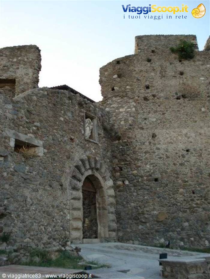 l'ingresso del CASTELLO
