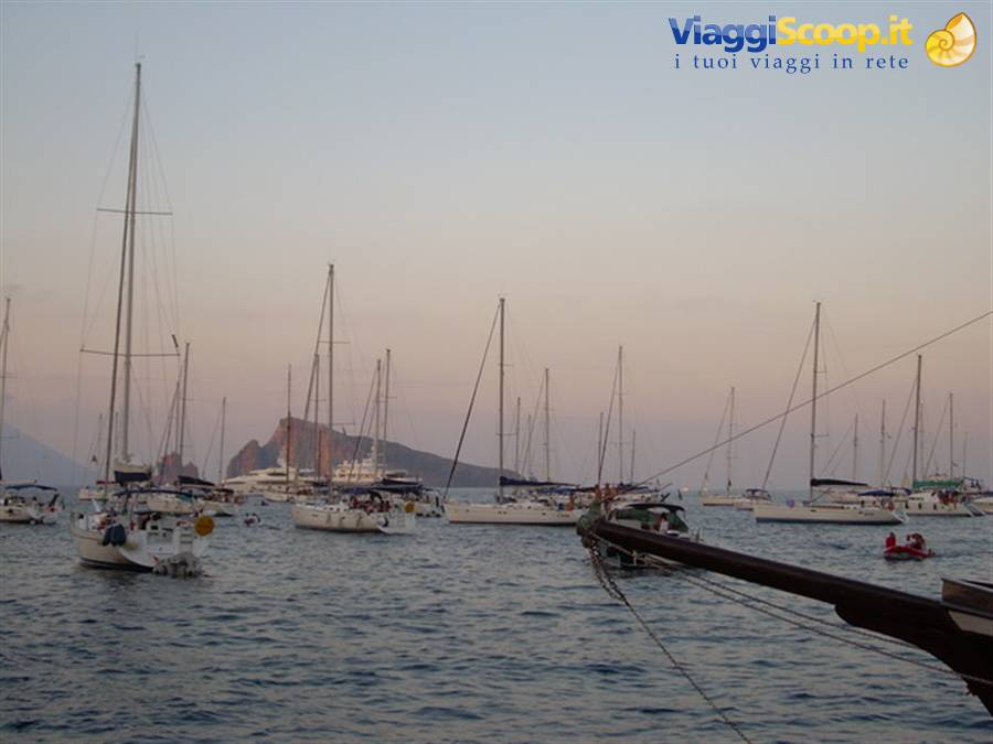 Tramonto su Panarea.. Arrivederci isole 