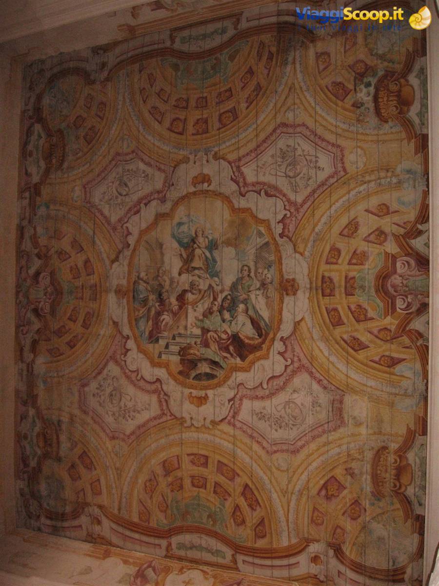 Soffitto ligneo all'interno della Chiesa Santa Maria a Mare