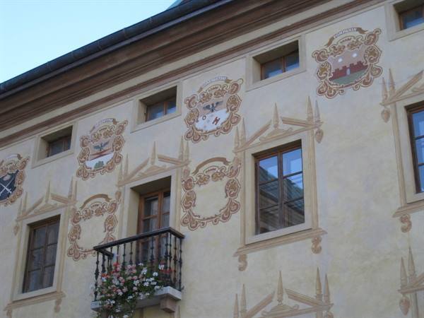 Decorazioni su immobili a Cortina