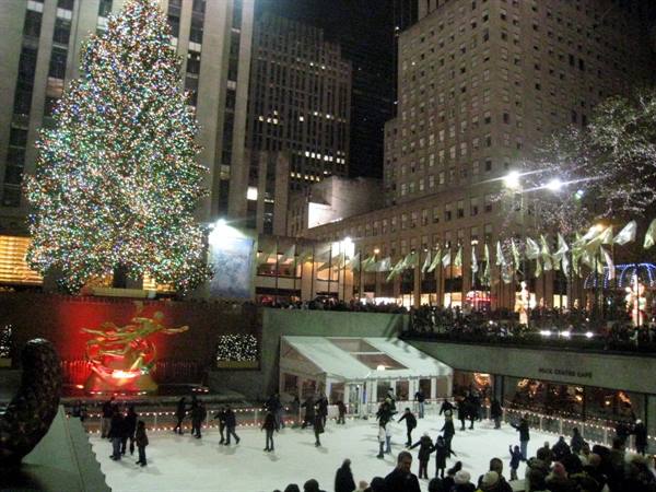 Rockefeller Center a la famosissima pista di pattinaggio