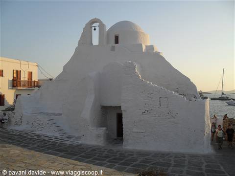 La chiesa di Panagia (Vergine Maria) Parapotiani