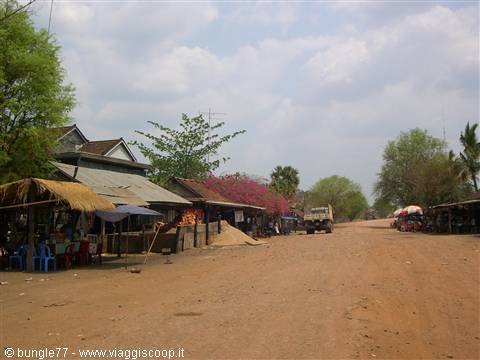 13 - Sulla strada per Kratie - pausa lungo la strada