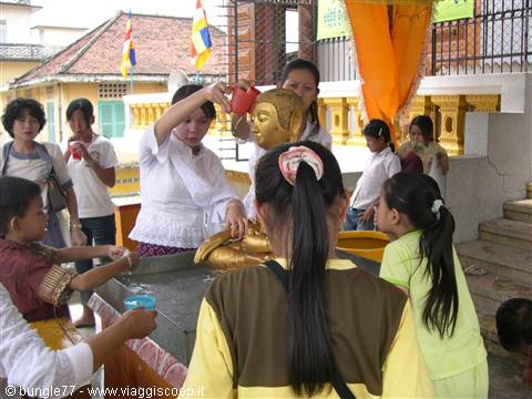 15 - PP - Wat Ounalom - Bagnetto Budda