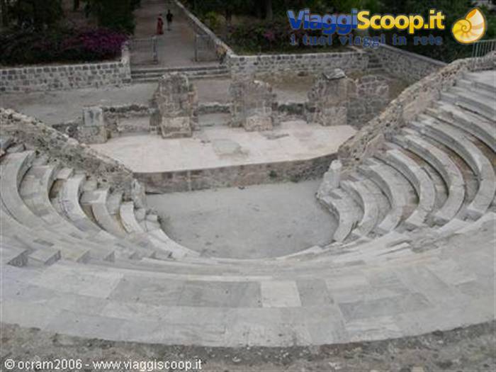 un piccolo teatro in città