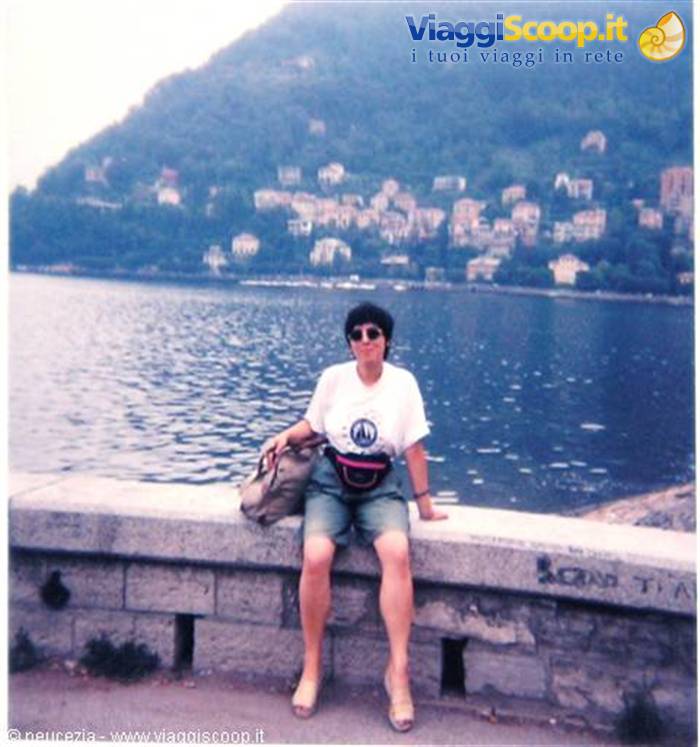 Como: panorama dal lungolago rovinato da presenza umana