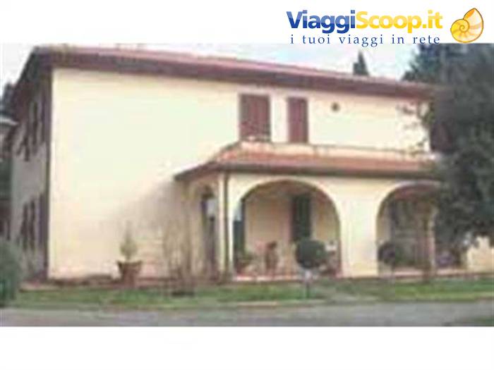 una cascina per strada