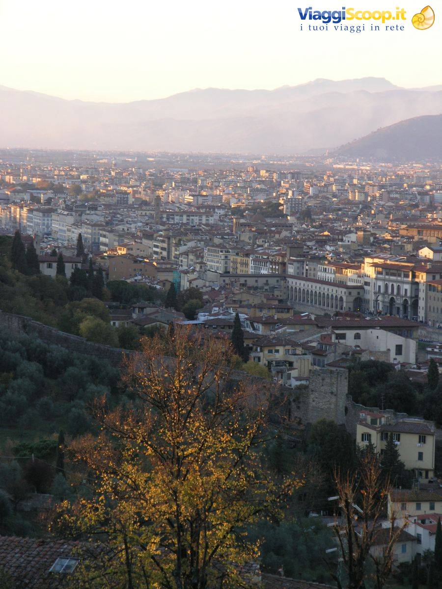Panorama della città al tramonto