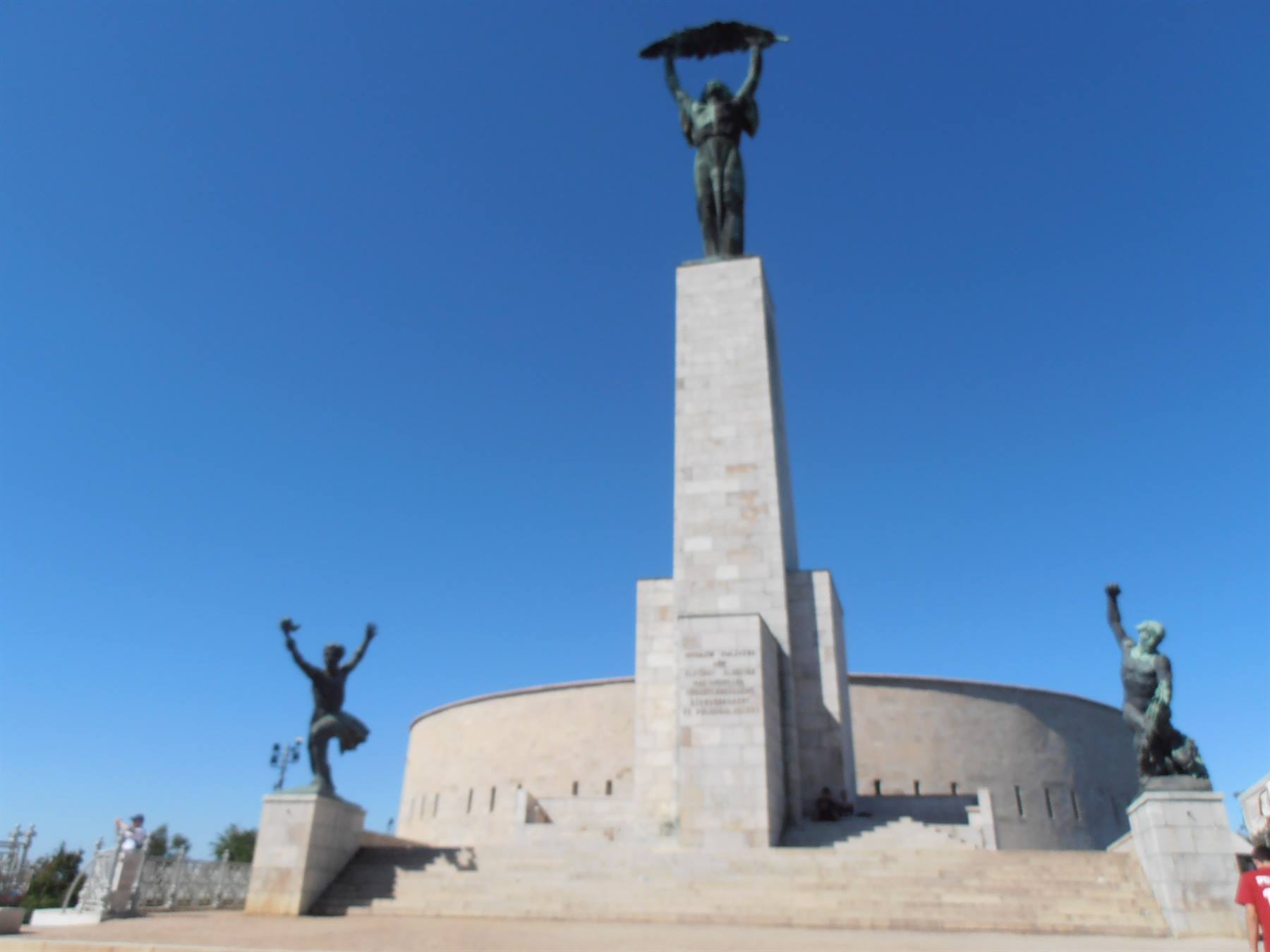la statua della Libertà sulla collina della cittadella