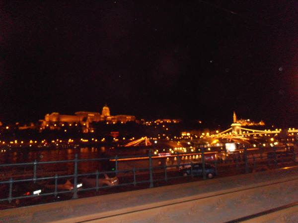 veduta notturna del castello