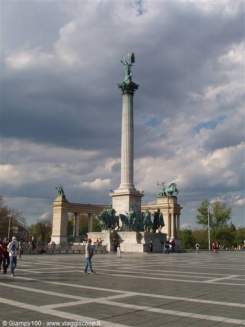 Piazza Eroi Budapest