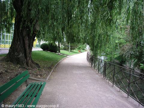 lungo uno dei tanti canali a Annecy