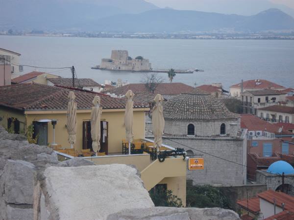 Nafplio sullo sfondo dell'Hotel Marianna