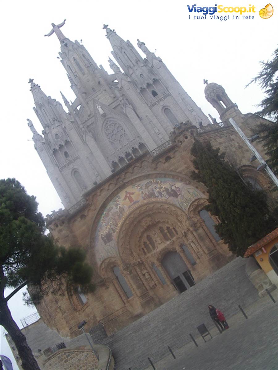 ... la chiesa del Sacro Cuore ... collina del Tibidabo !!!