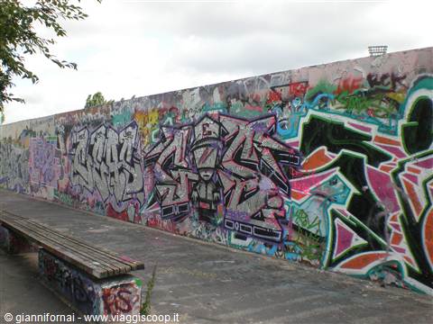 Il muro di Berlino al Mauerpark non turistico