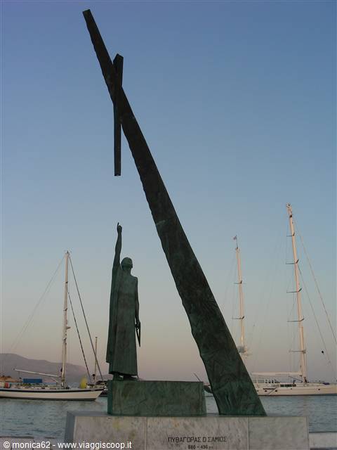 MONUMENTO A PITAGORA
