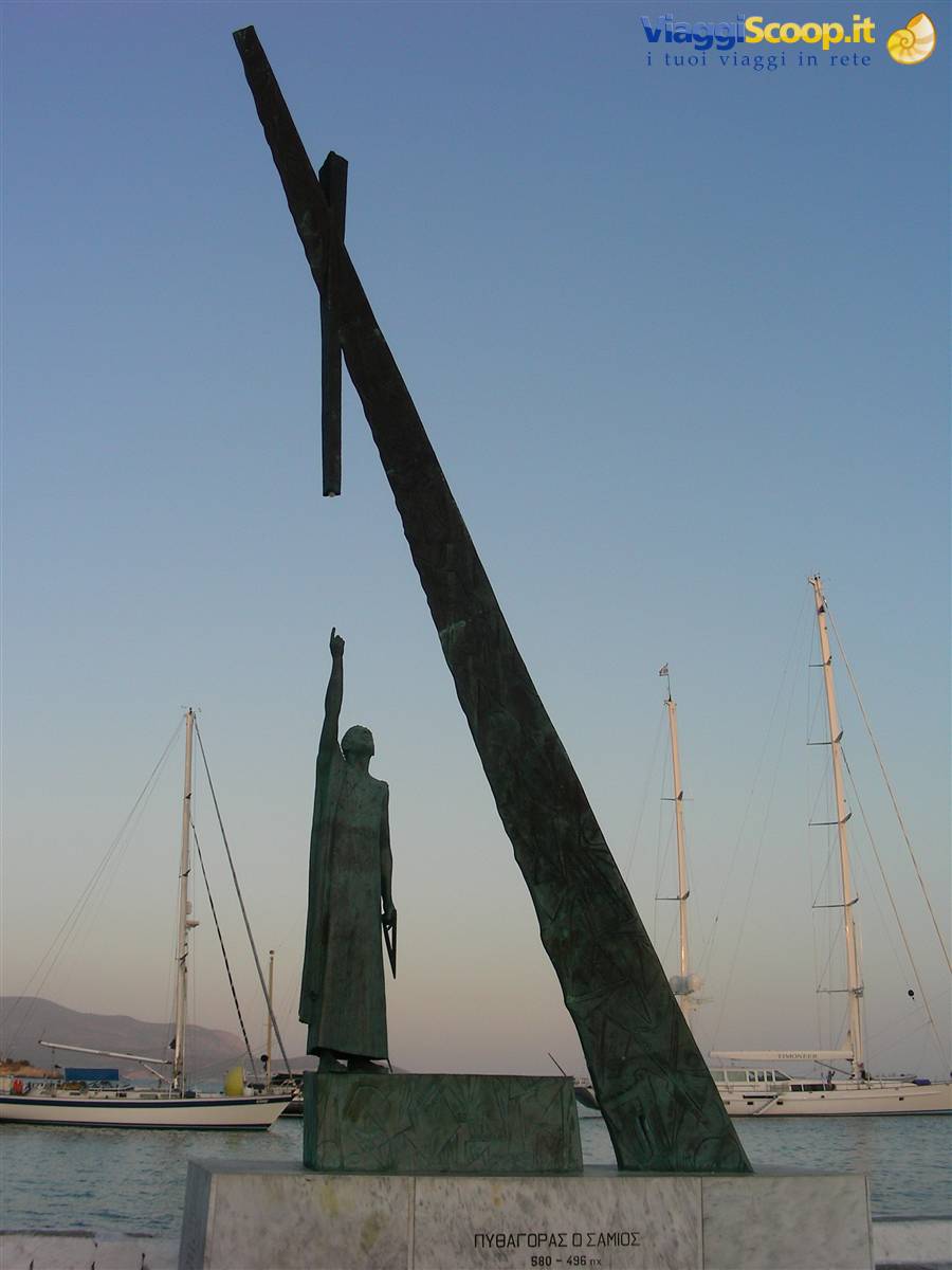 MONUMENTO A PITAGORA