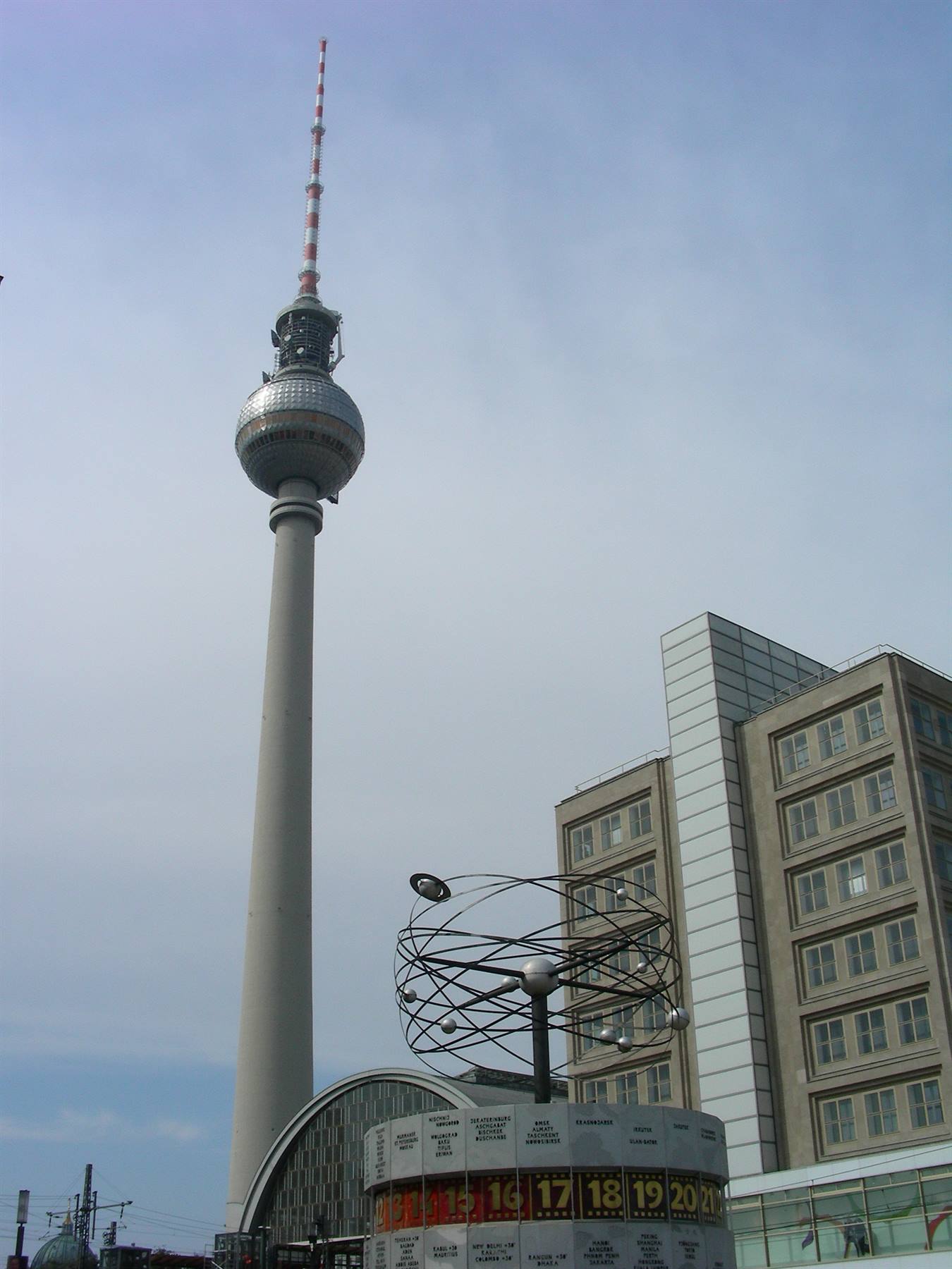 LA TORRE DELLA TELEVISIONE ALEXANDERPLATZ