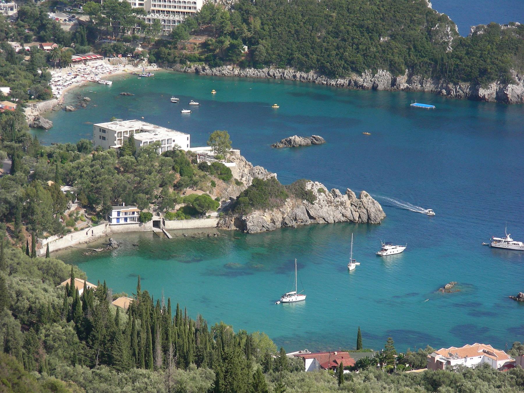 Paleokastritza con le sue baie